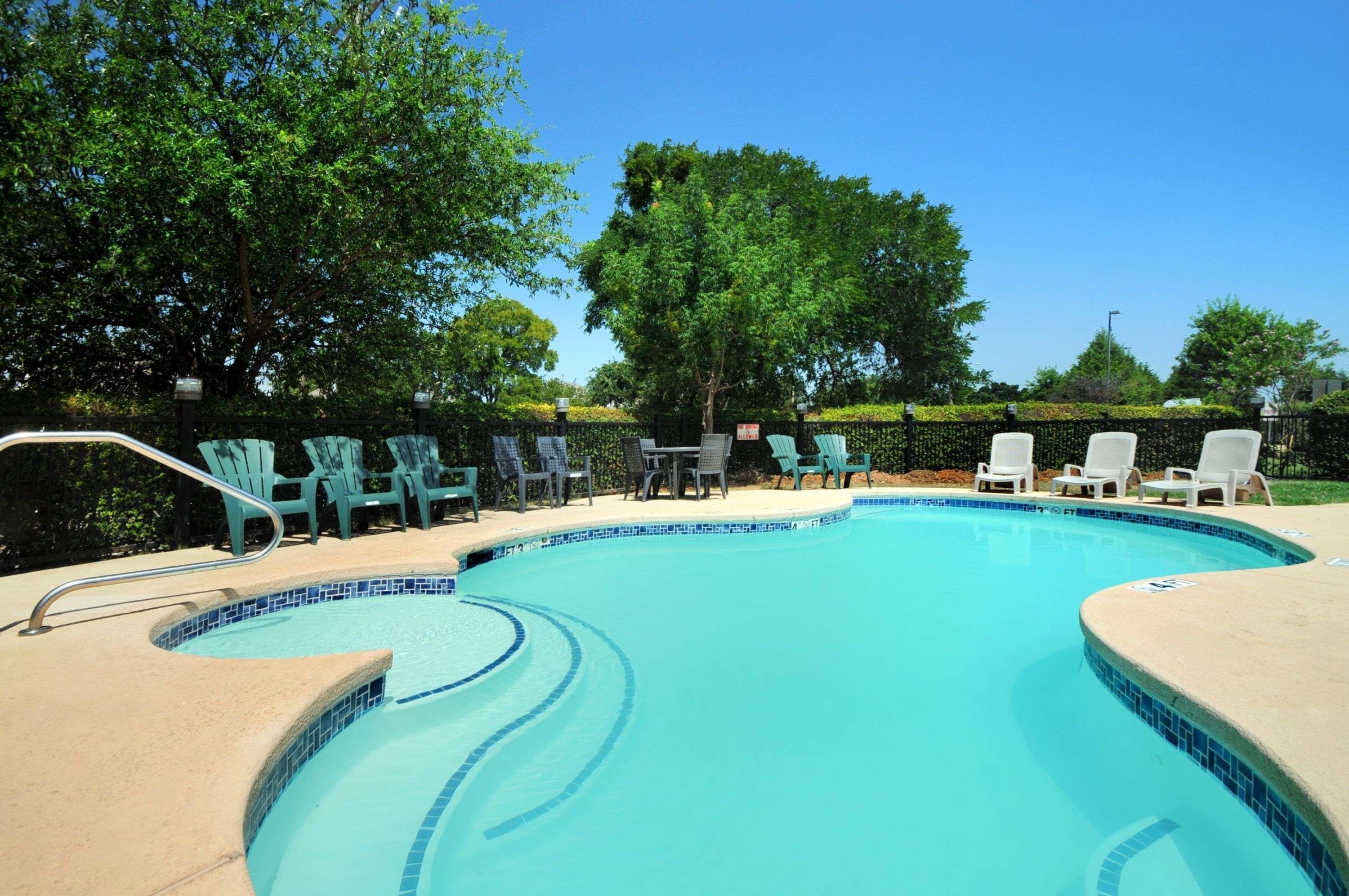 Travelodge By Wyndham Arlington/dallas Area Hotel