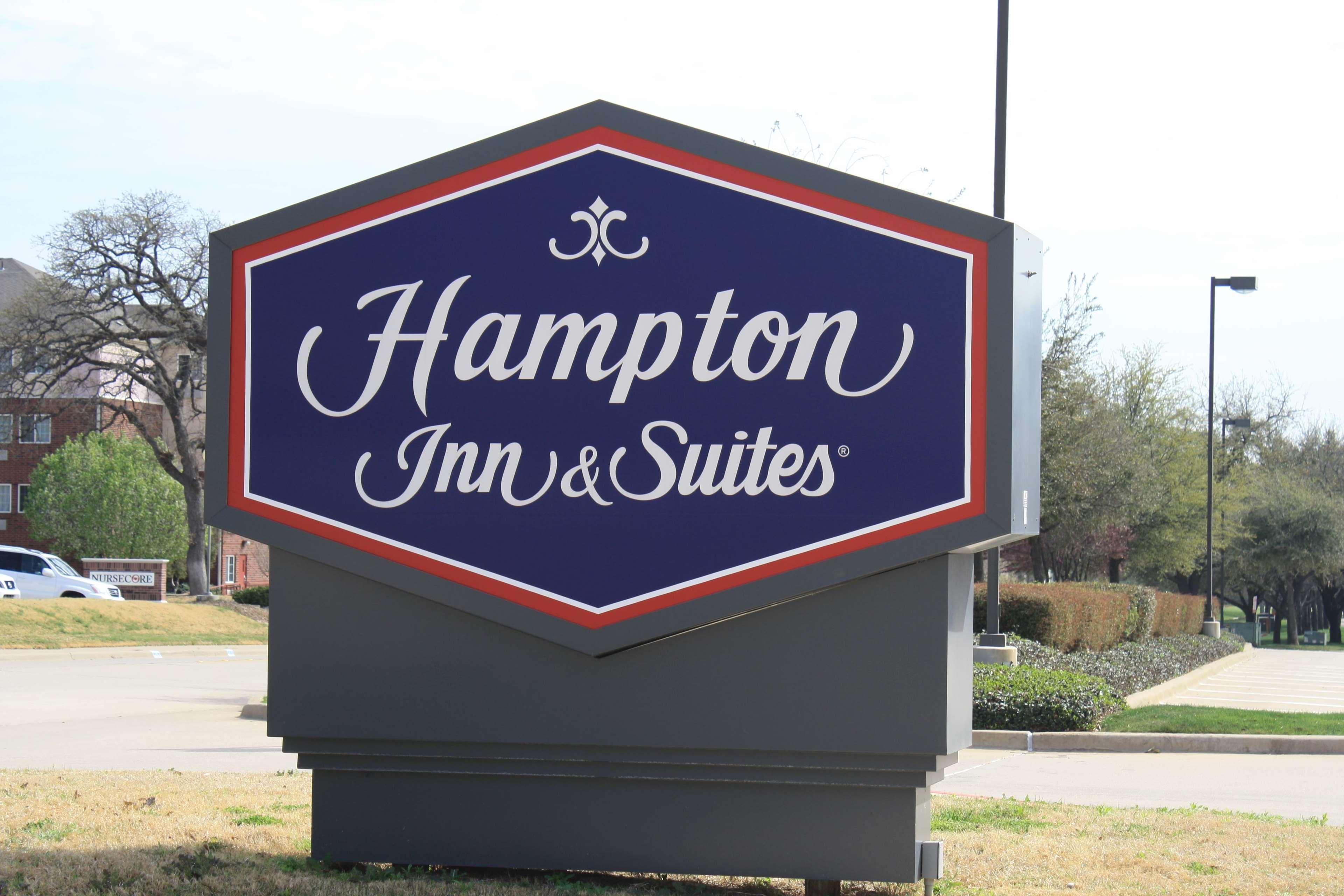 Hampton & Dallas-arlington North-entertainment District Arlington