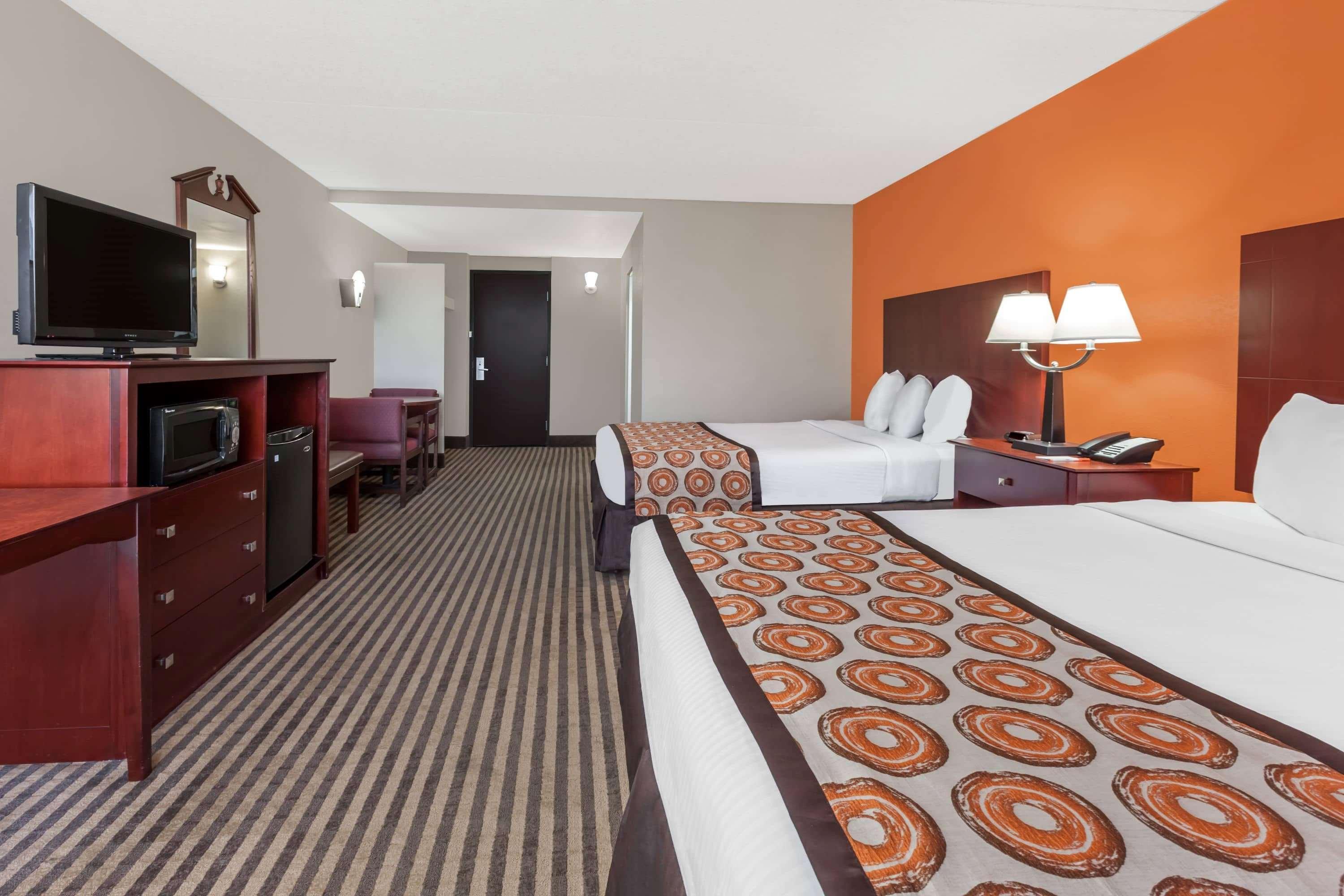 Hotel Howard Johnson By Wyndham Ballpark / Six Flags