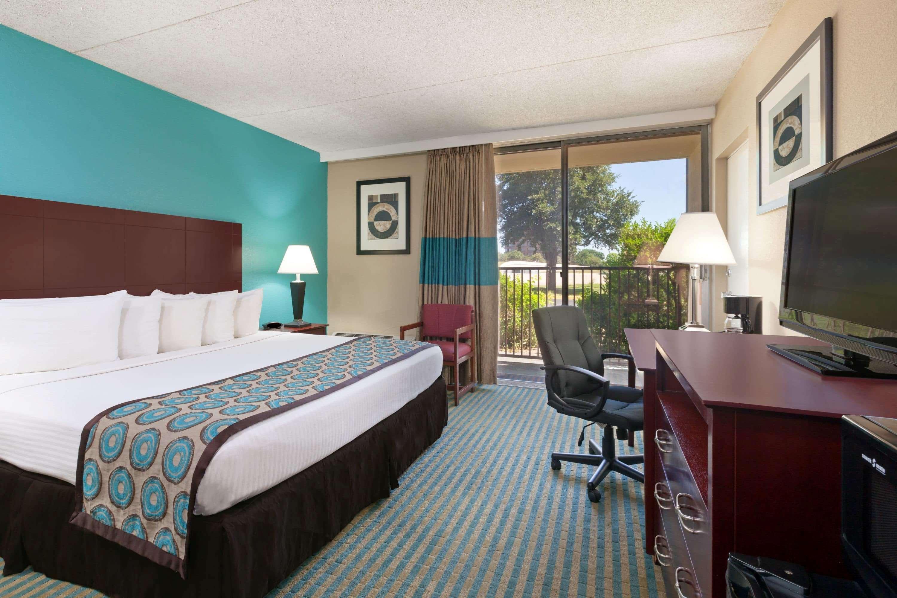 Hotel Howard Johnson By Wyndham Ballpark / Six Flags Arlington