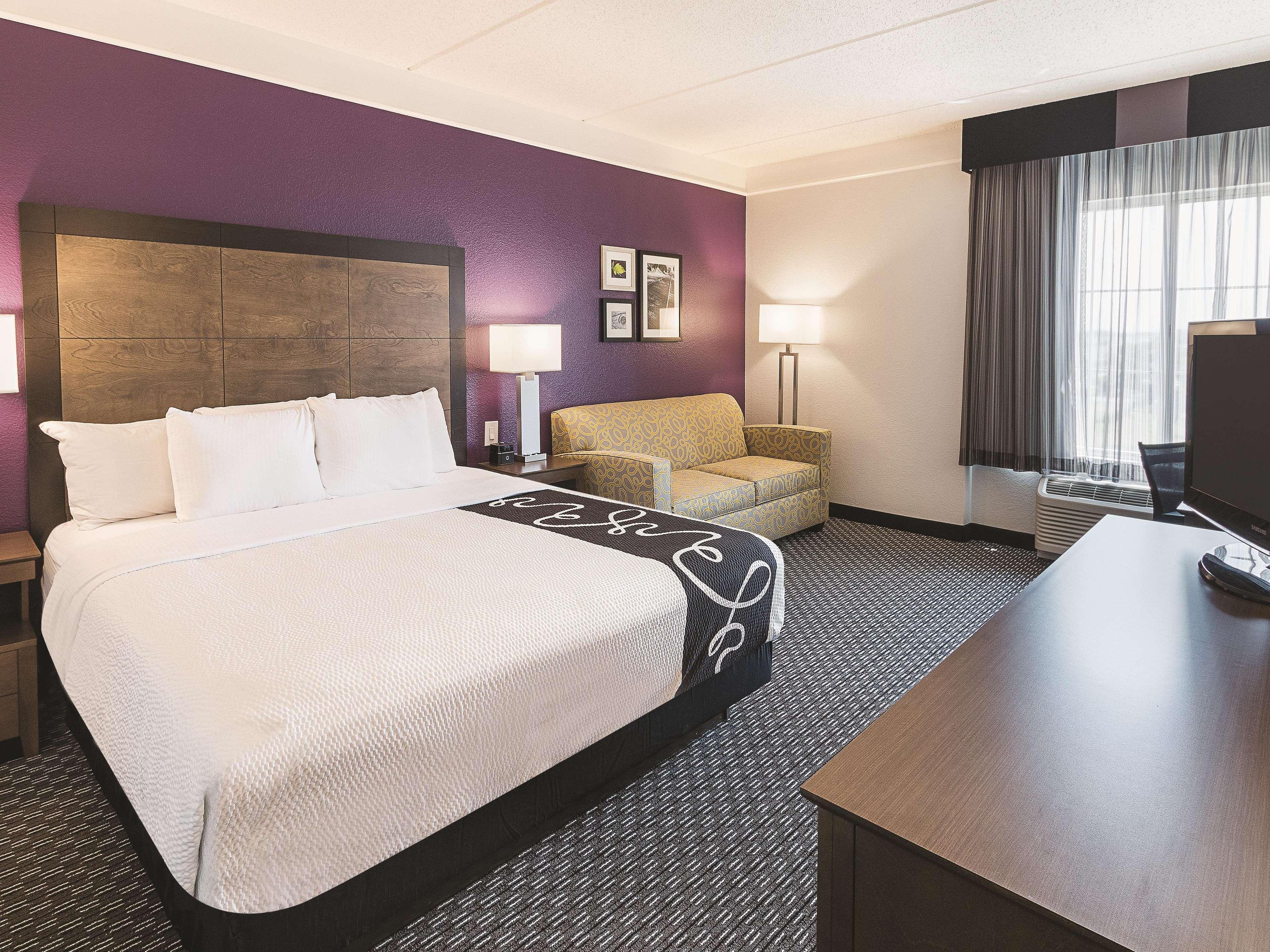La Quinta By Wyndham North 6 Flags Dr Hotel