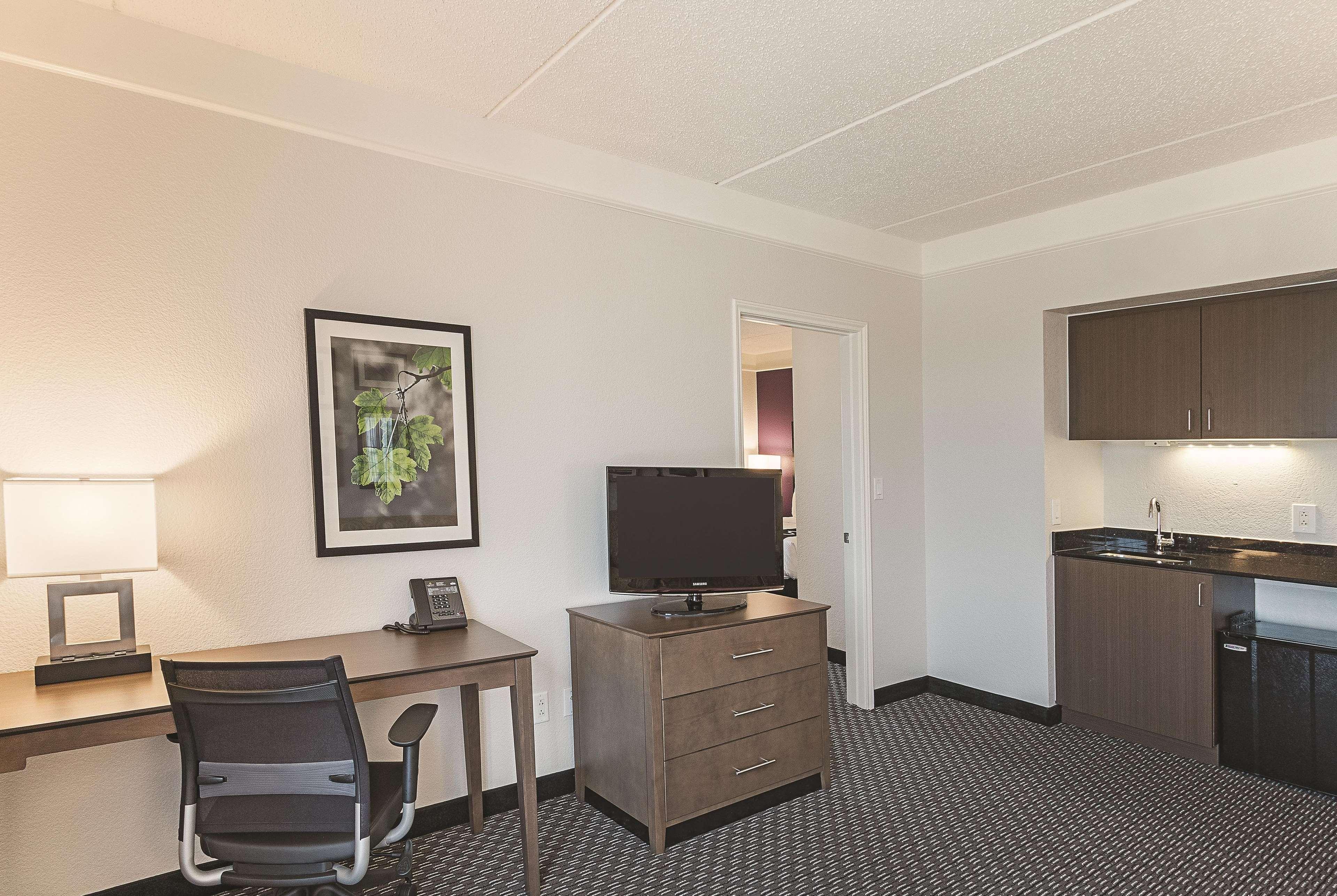 La Quinta By Wyndham North 6 Flags Dr Arlington