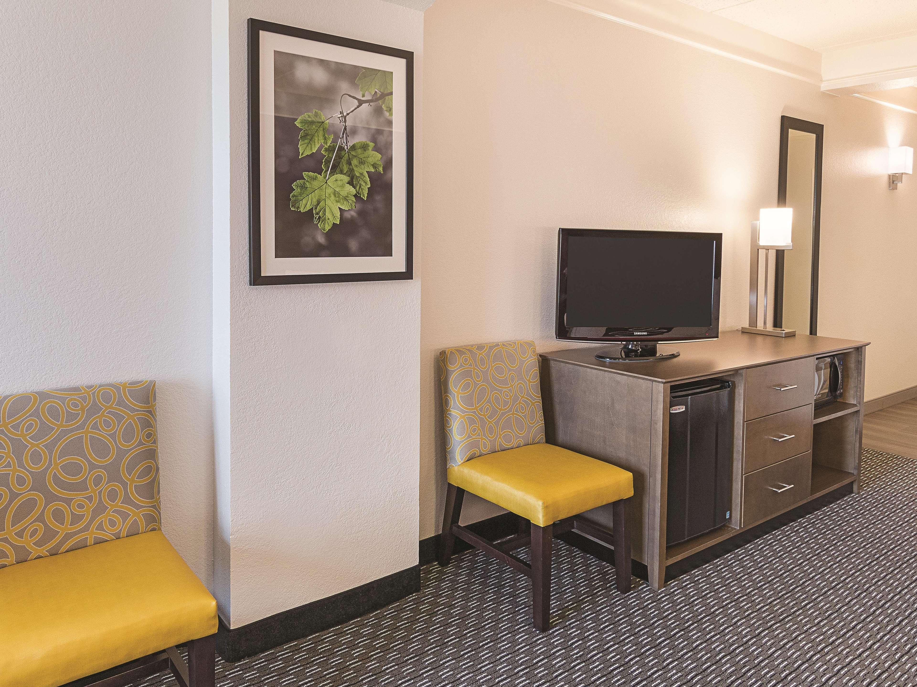 La Quinta By Wyndham North 6 Flags Dr Hotel