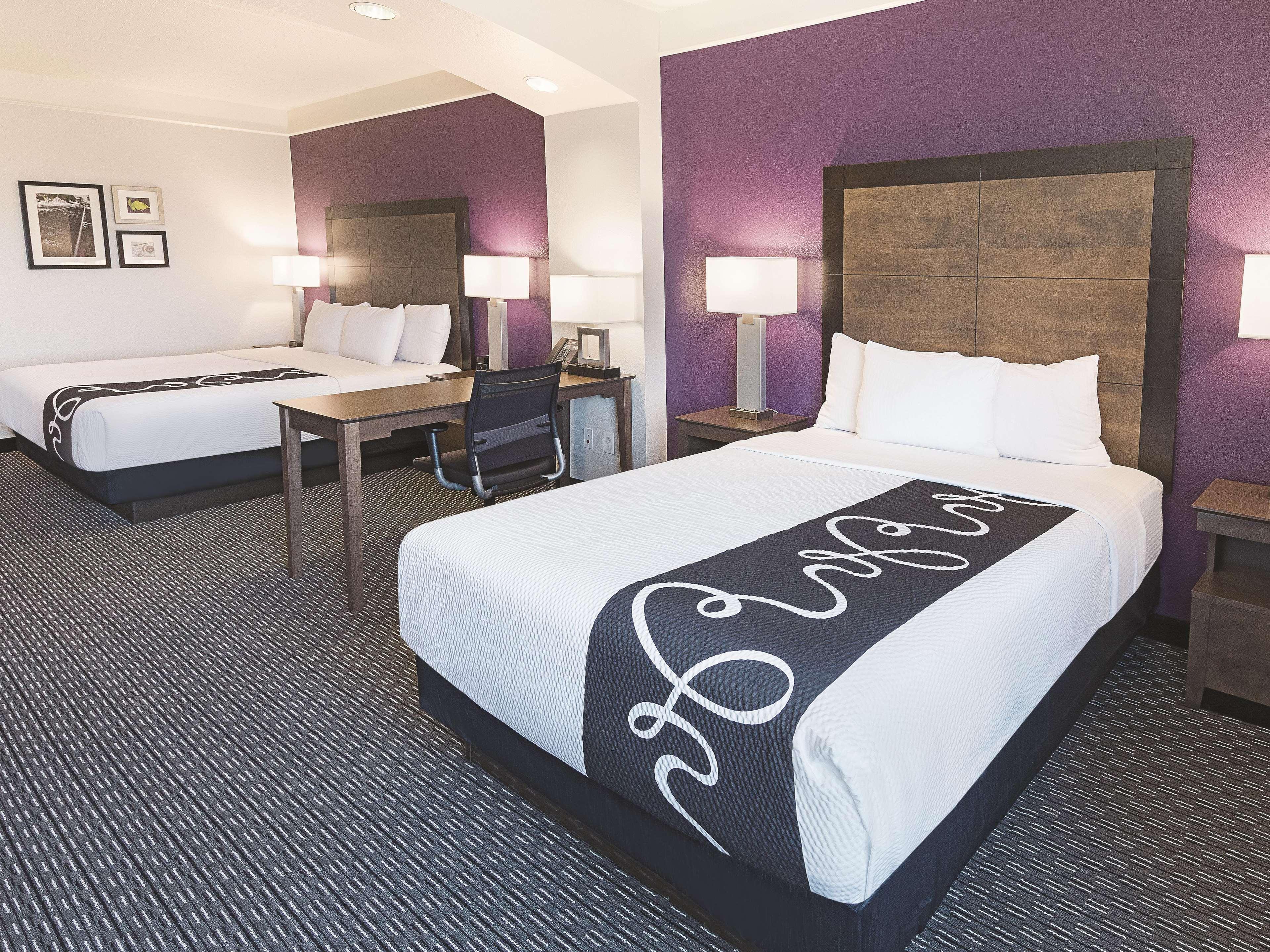 La Quinta By Wyndham North 6 Flags Dr 3*