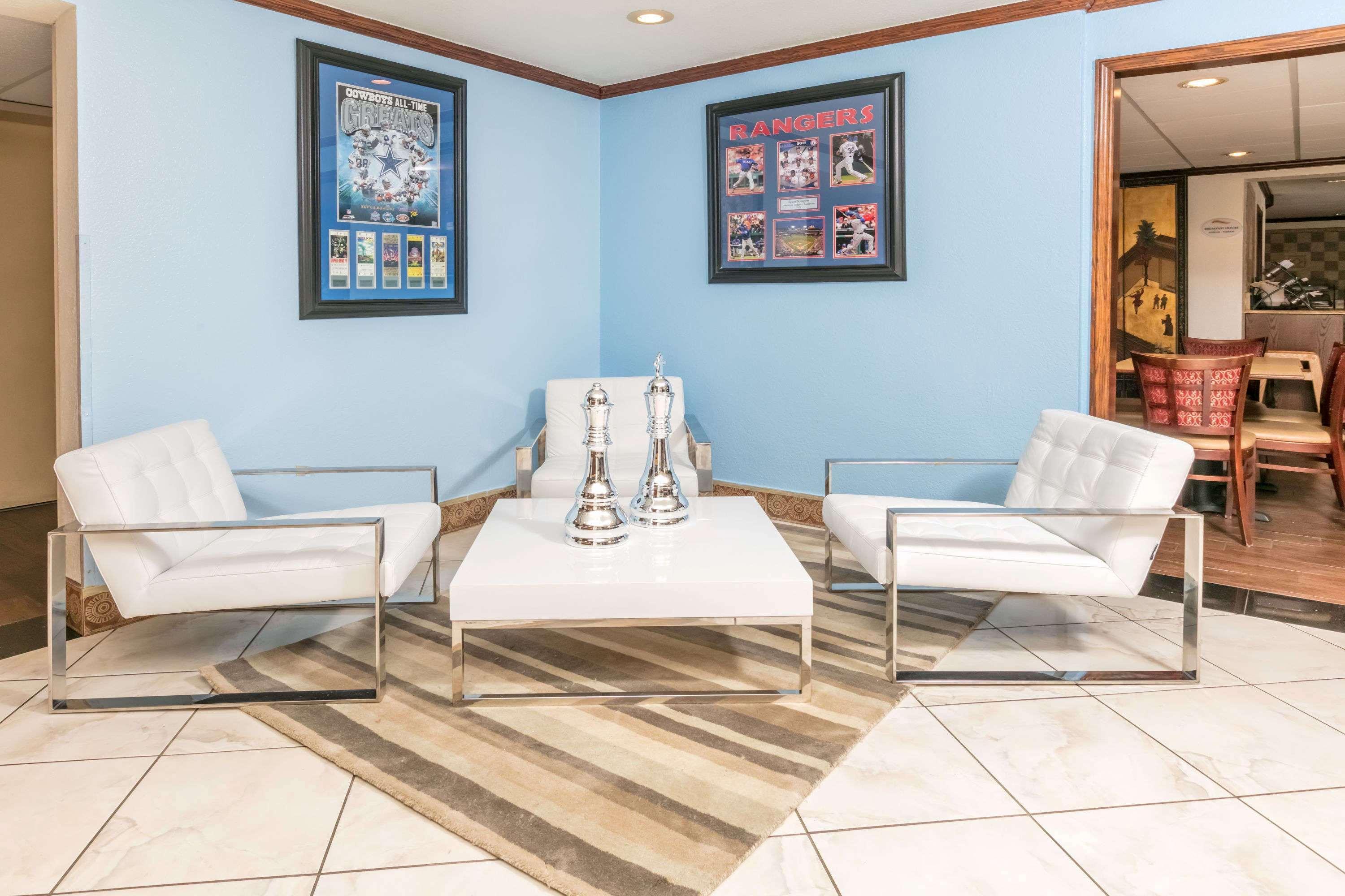 Hotel Baymont By Wyndham At Six Flags Dr