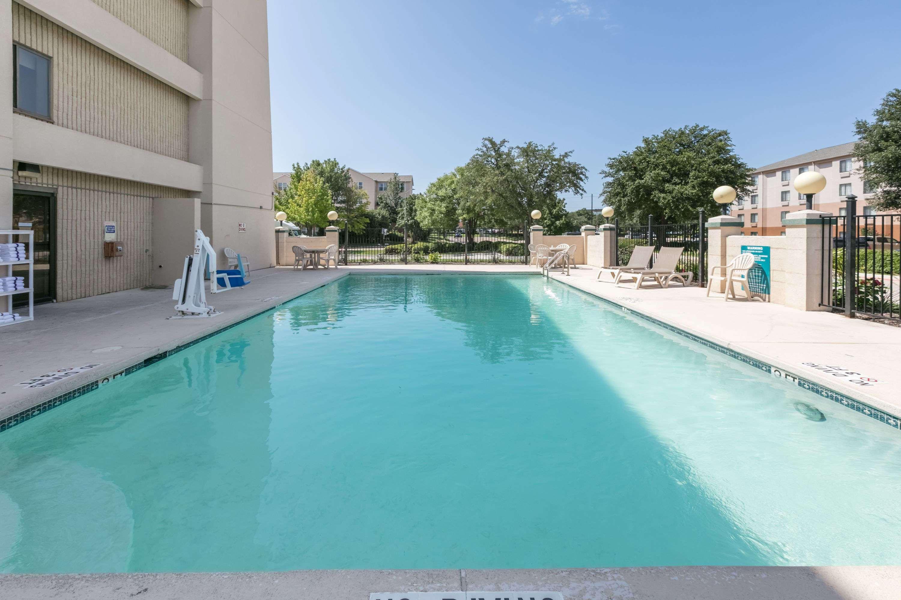 Baymont By Wyndham At Six Flags Dr