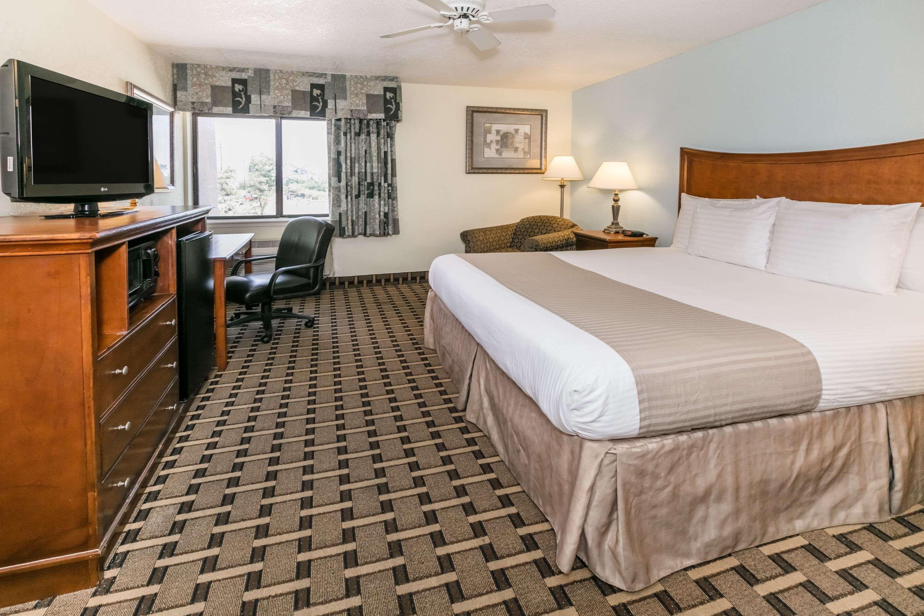 Baymont By Wyndham At Six Flags Dr Arlington