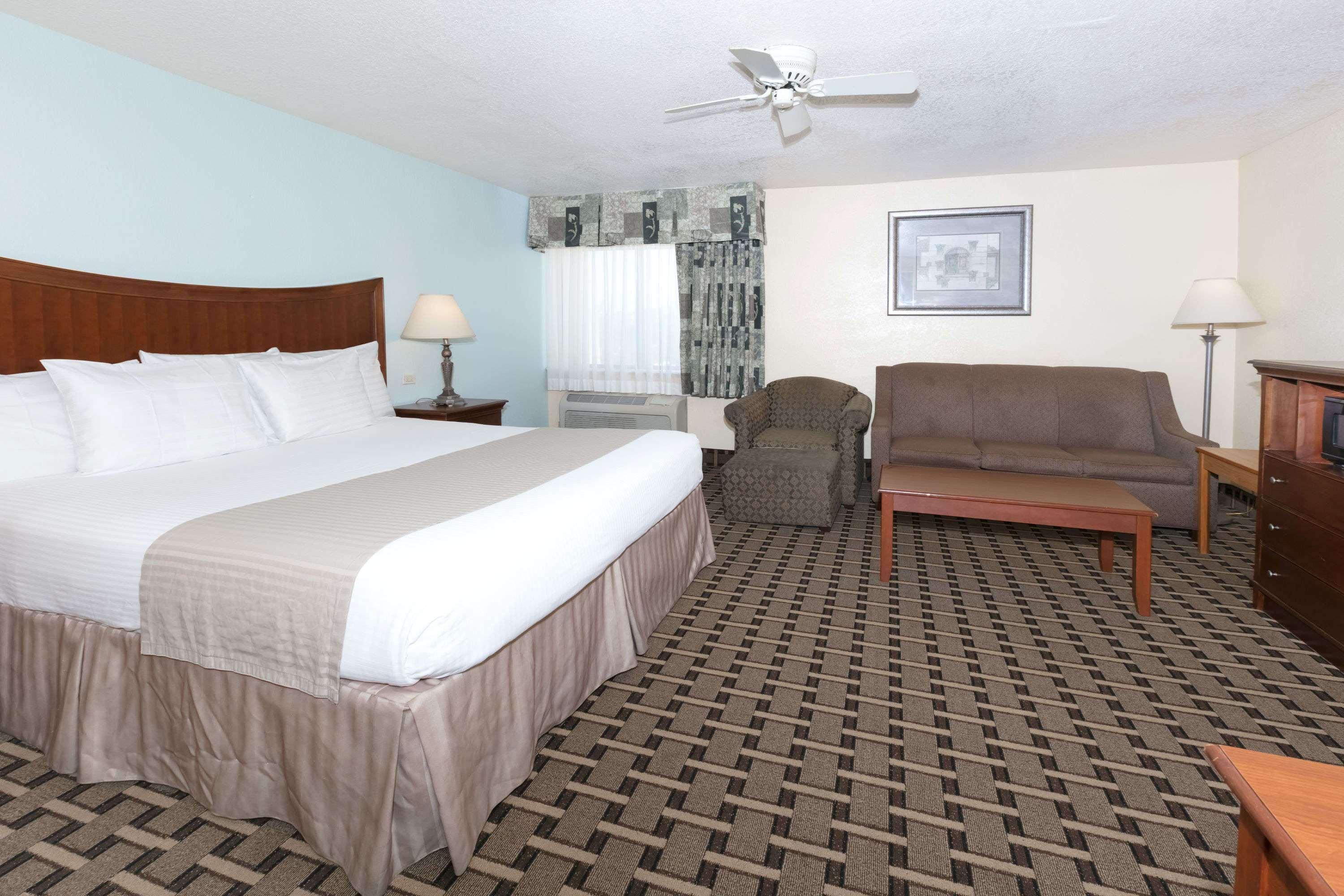 Baymont By Wyndham At Six Flags Dr Arlington