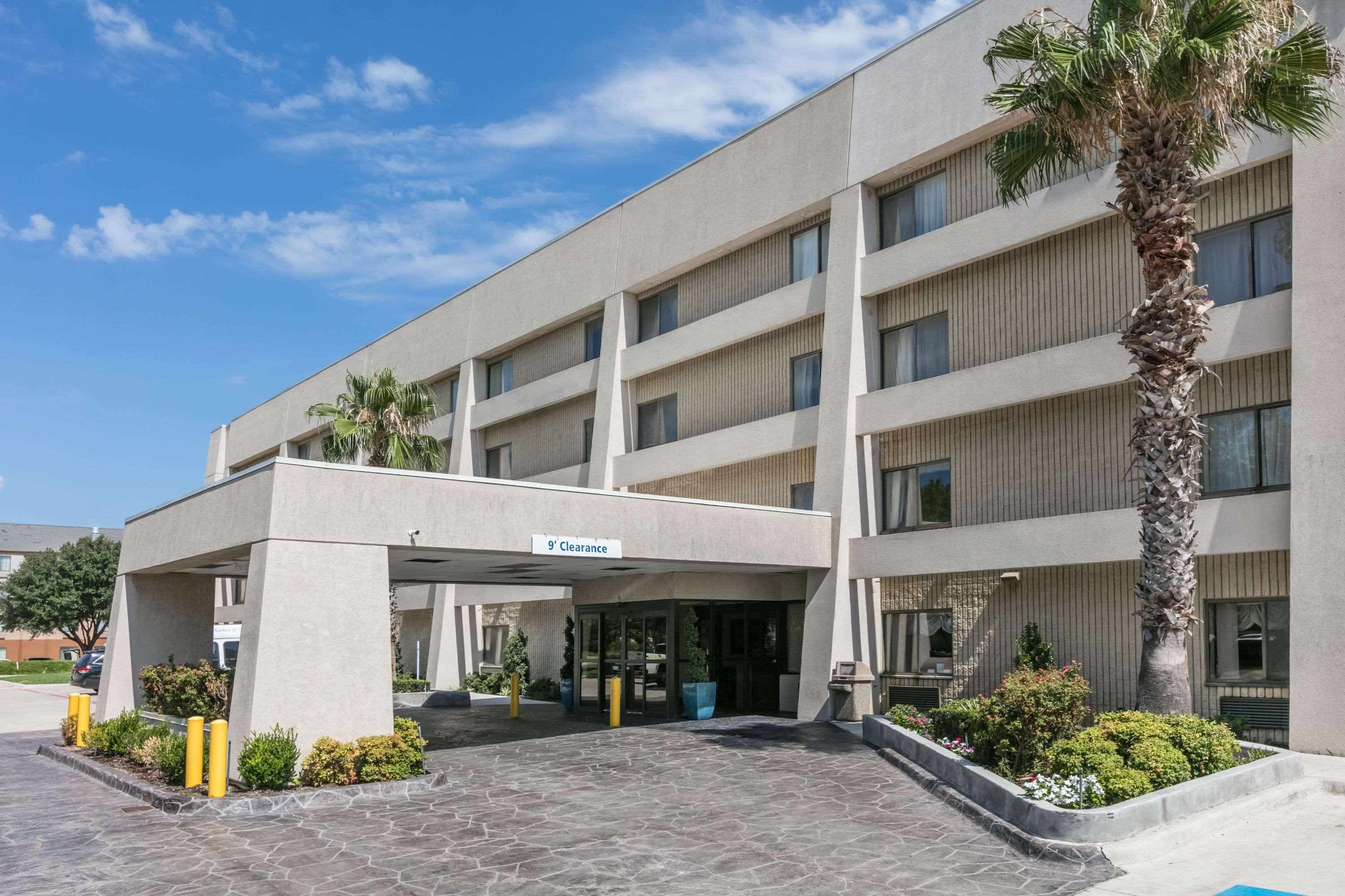 Hotel Baymont By Wyndham At Six Flags Dr Arlington