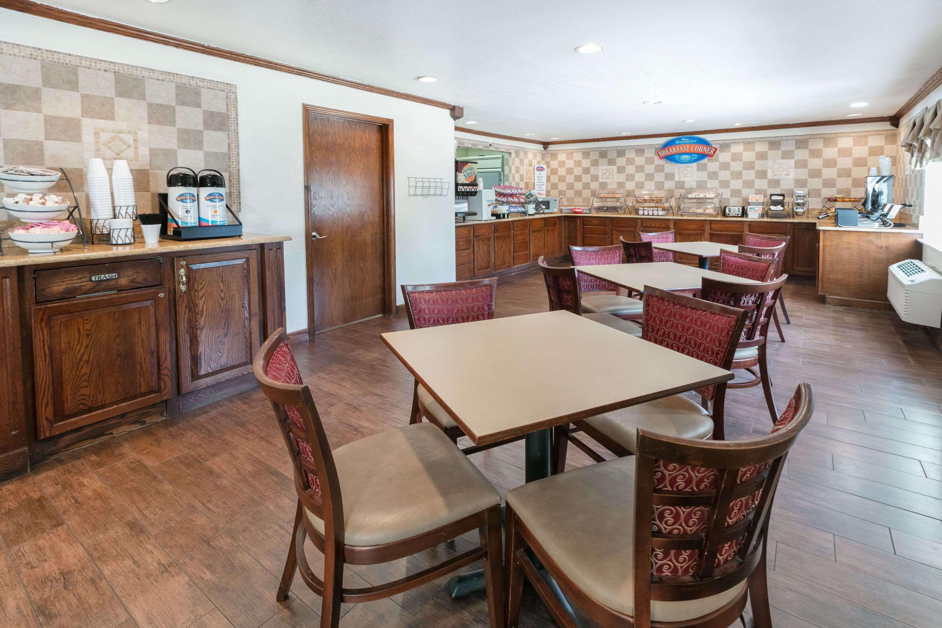 Baymont By Wyndham At Six Flags Dr Arlington