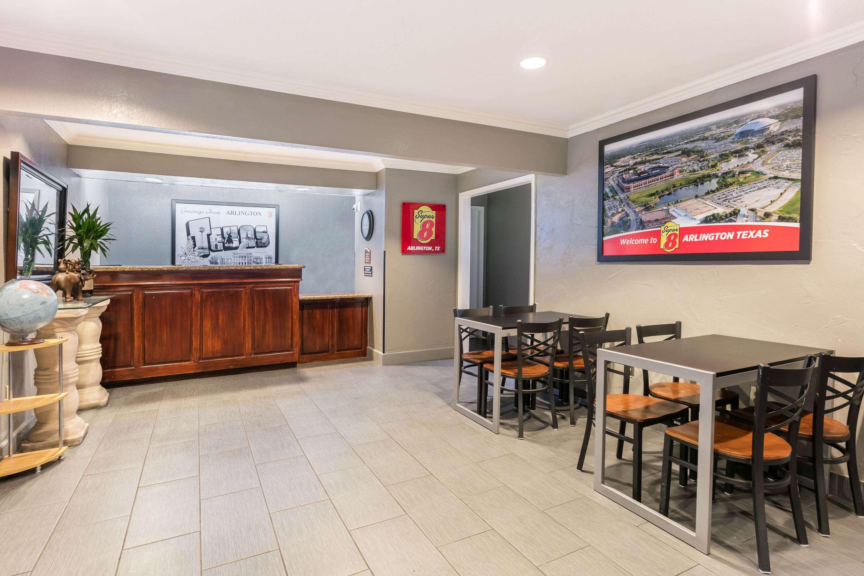 Super 8 By Wyndham Near At&t Stadium Hotel *