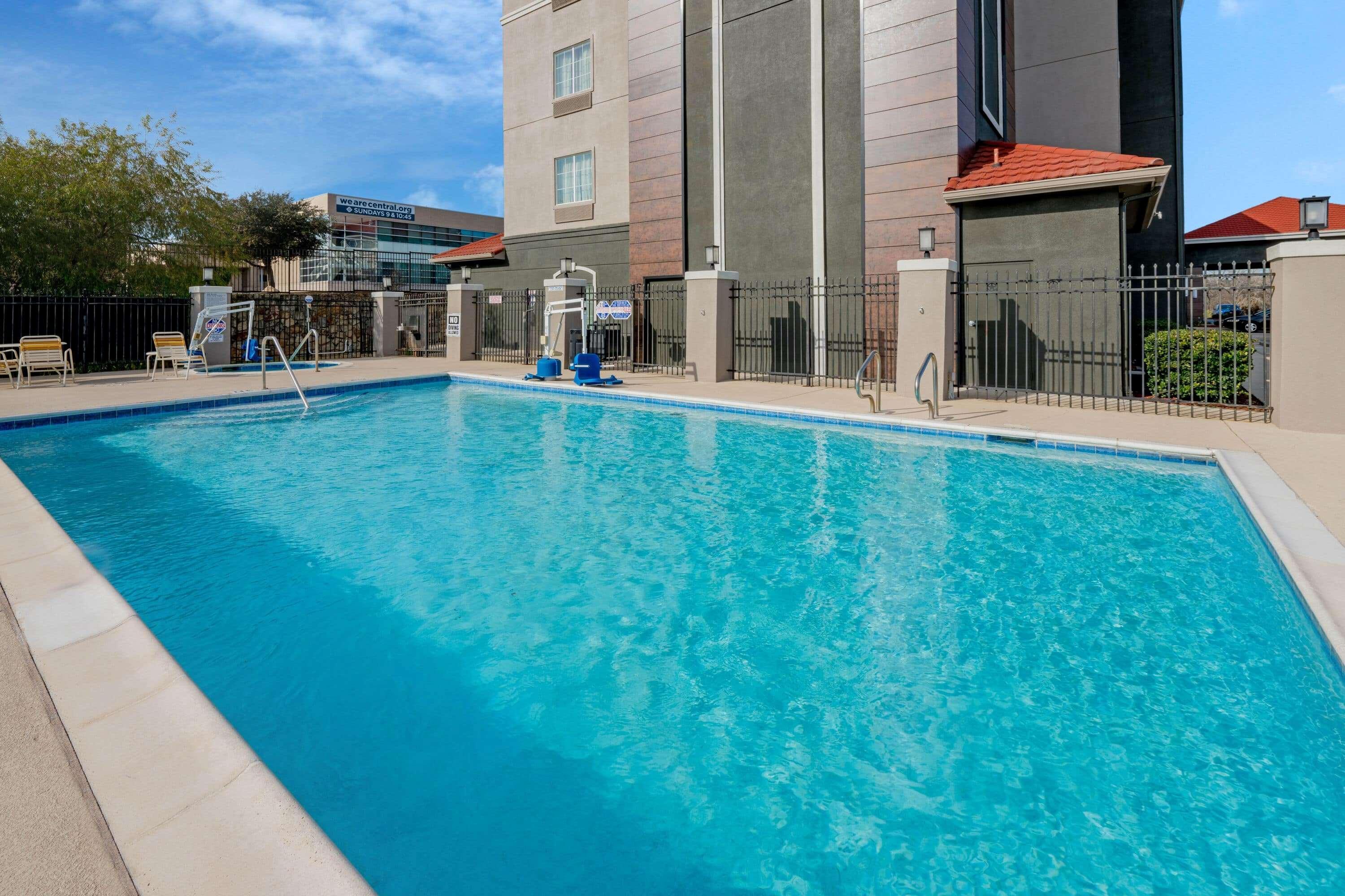 La Quinta By Wyndham Worth Eastchase Hotel
