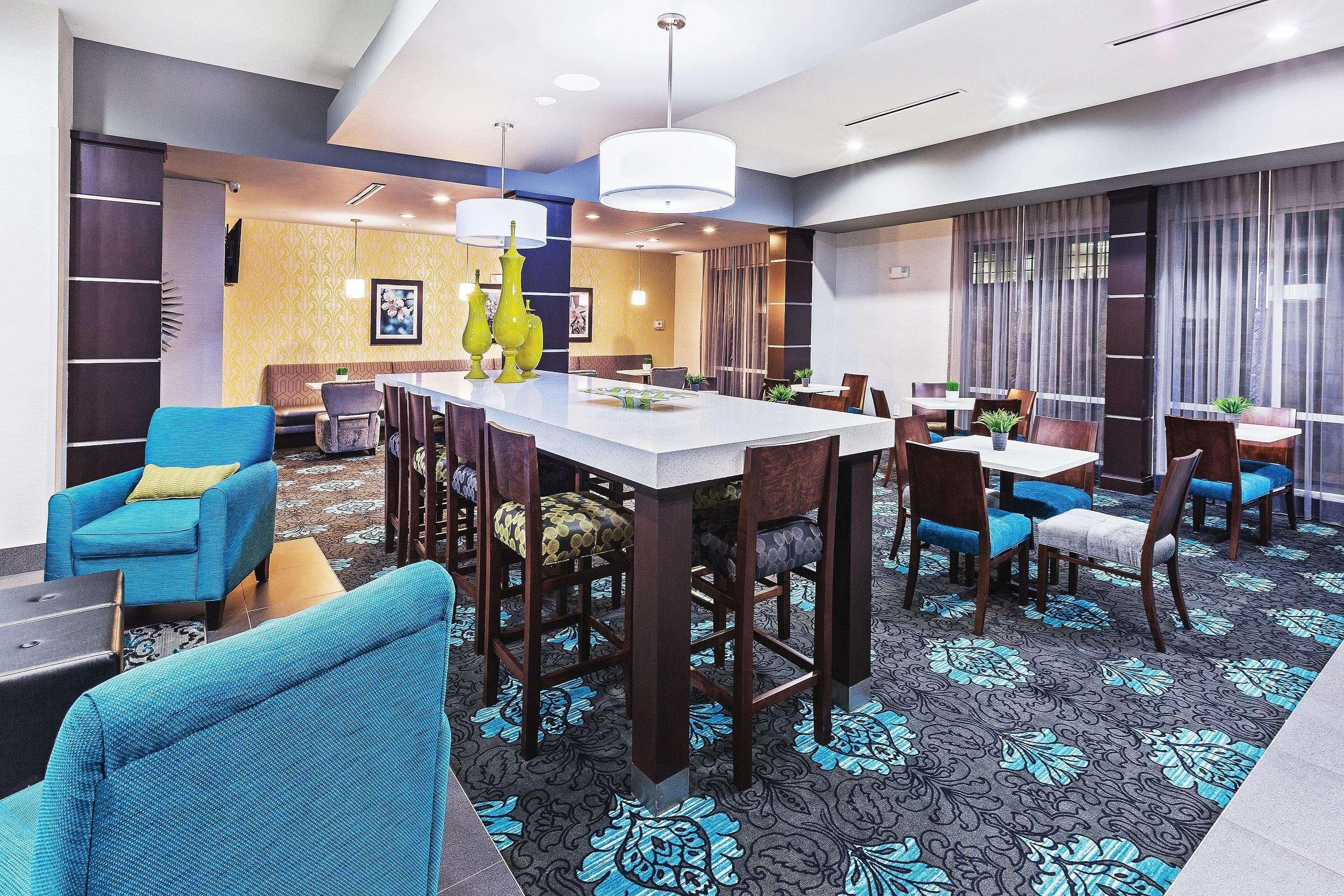 La Quinta By Wyndham Worth Eastchase Hotel