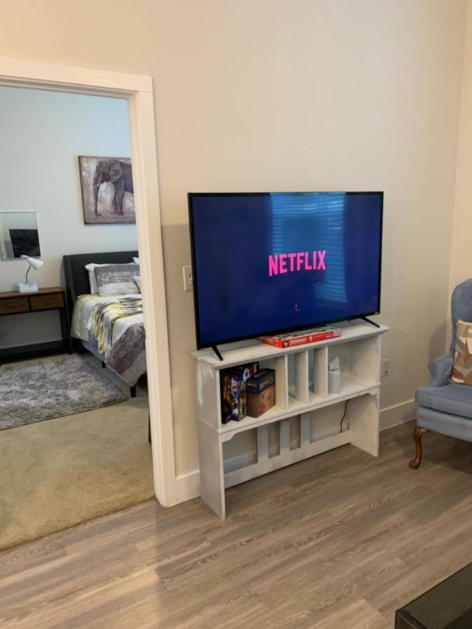 Private, Amazing 1-bedroom Apt In Central Location Apartment