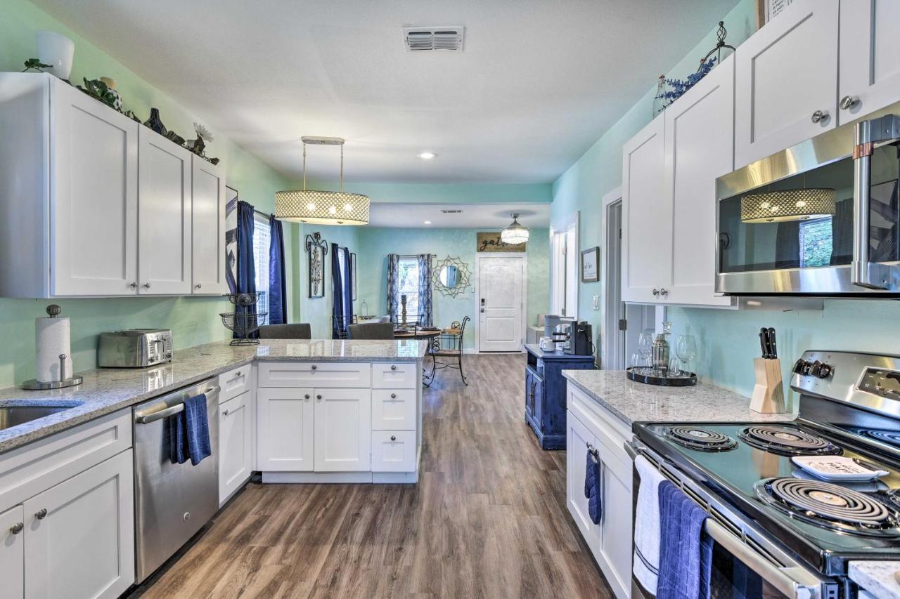 Elm With Fenced Yard And Patios! * Arlington