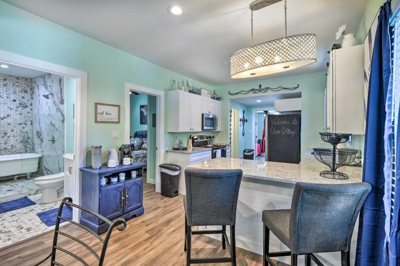 Elm With Fenced Yard And Patios! Arlington