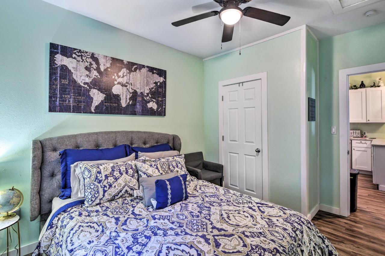 Elm With Fenced Yard And Patios! Arlington