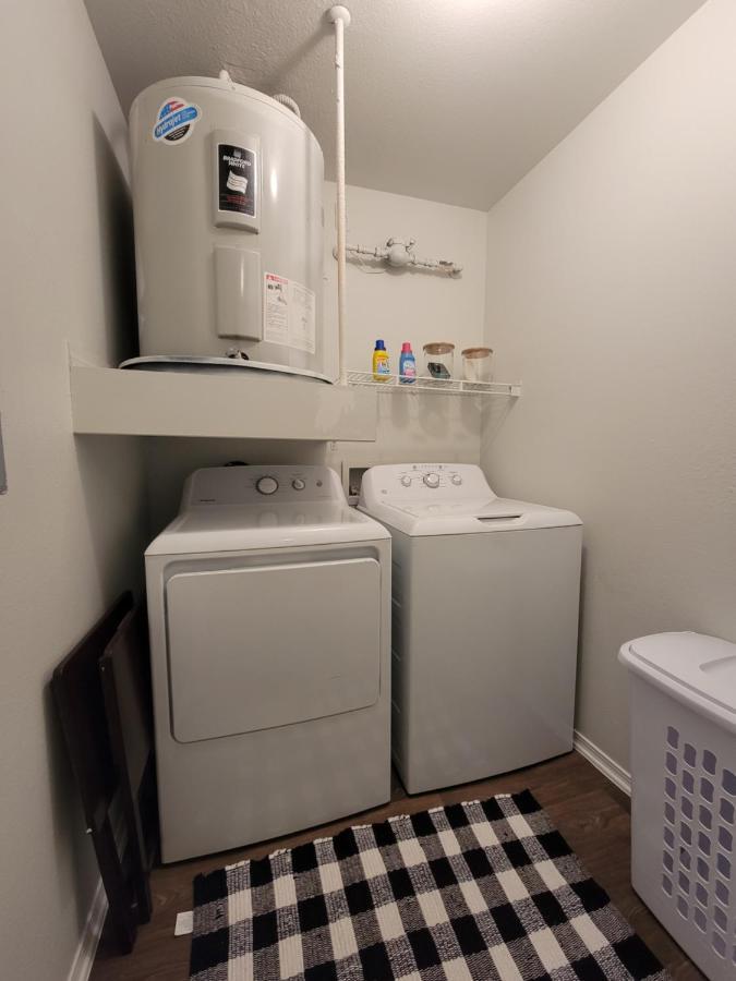 2br 2ba W Attached Garage Minutes From Outlet Shopping Sixflags Hurricane Harbor Texas Live At&t Stadium! Apartamento Arlington