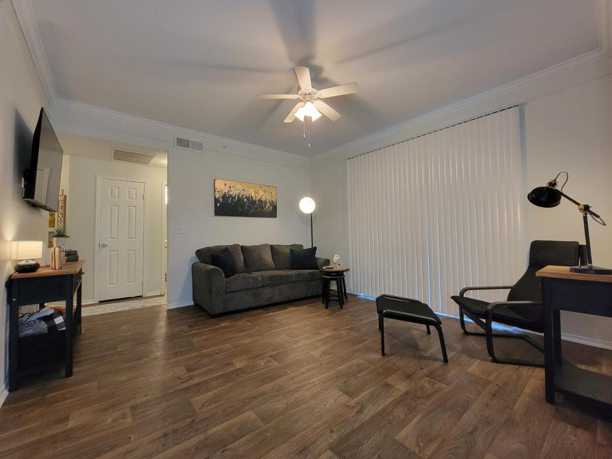 2br 2ba W Attached Garage Minutes From Outlet Shopping Sixflags Hurricane Harbor Texas Live At&t Stadium!