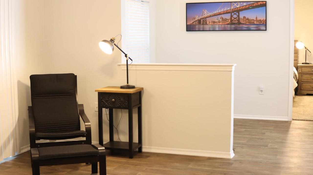 2br 2ba W Attached Garage Minutes From Outlet Shopping Sixflags Hurricane Harbor Texas Live At&t Stadium! *
