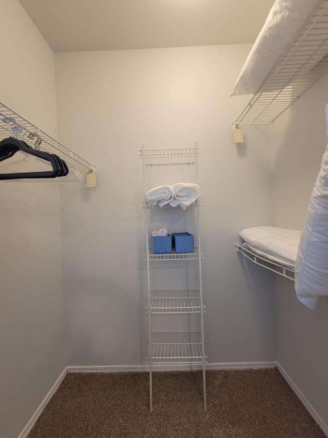 Apartamento 2br 2ba W Attached Garage Minutes From Outlet Shopping Sixflags Hurricane Harbor Texas Live At&t Stadium! *