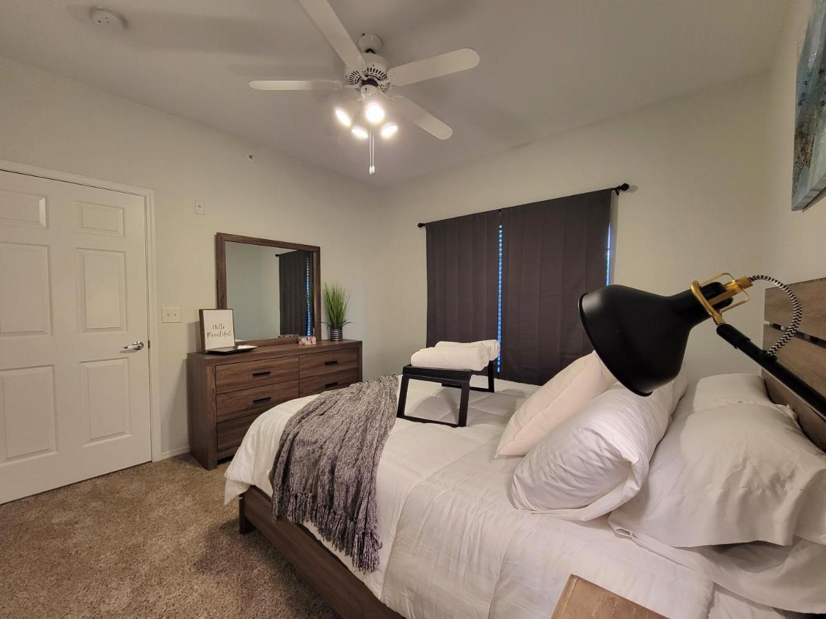 2br 2ba W Attached Garage Minutes From Outlet Shopping Sixflags Hurricane Harbor Texas Live At&t Stadium! Apartamento Arlington