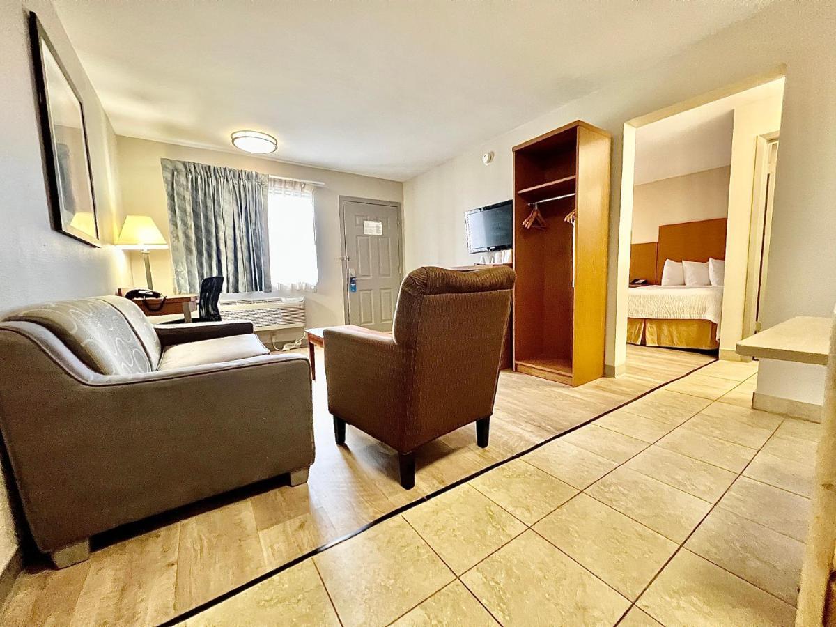 Hotel Days & By Wyndham Near Six Flags