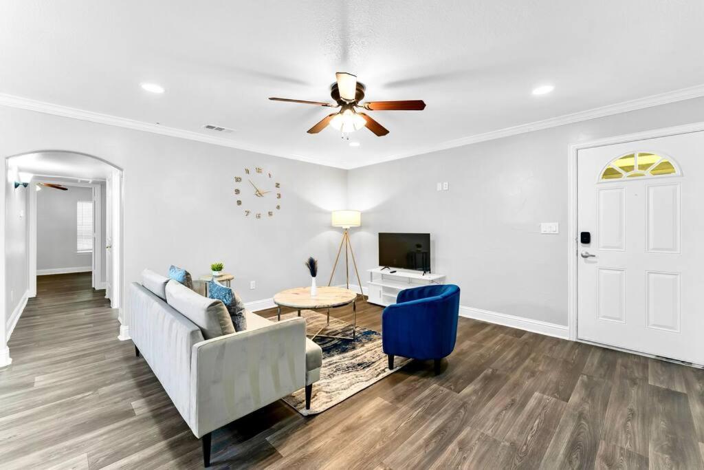 Walk To At&t Stadium! Family-friendly 2 Bdrm Apartment *