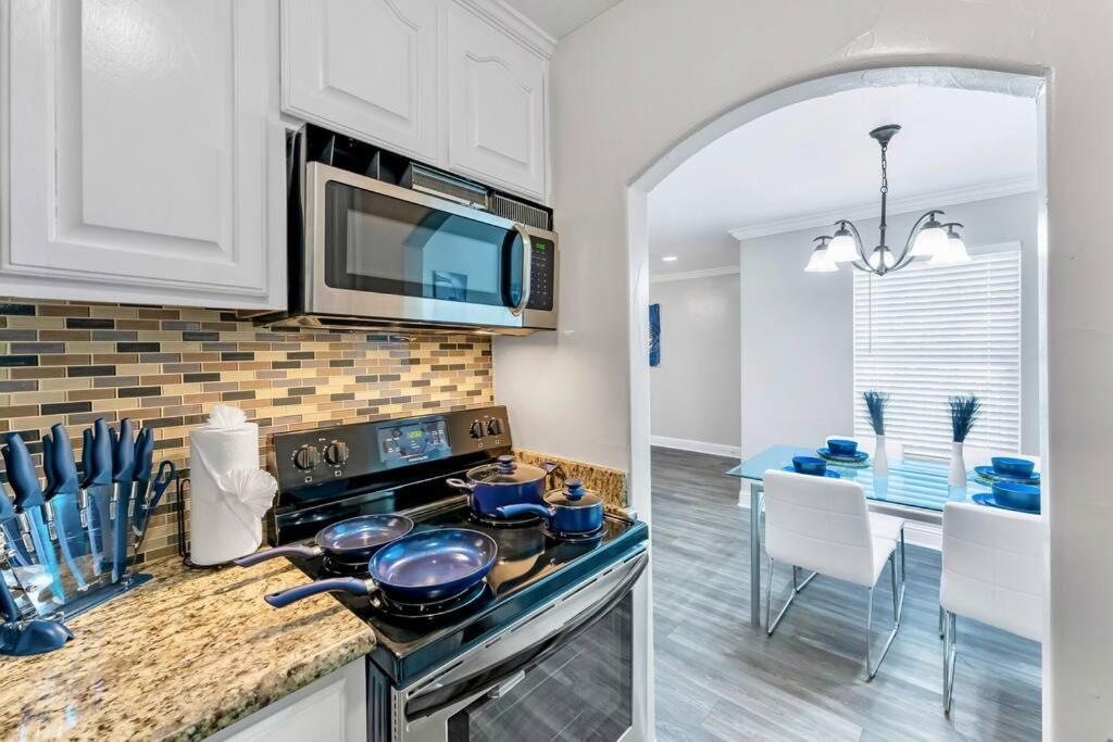 Apartment Walk To At&t Stadium! Family-friendly 2 Bdrm *