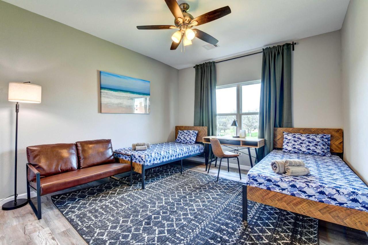 Holiday home With Yard 2 Mi To Atandt Stadium! Arlington