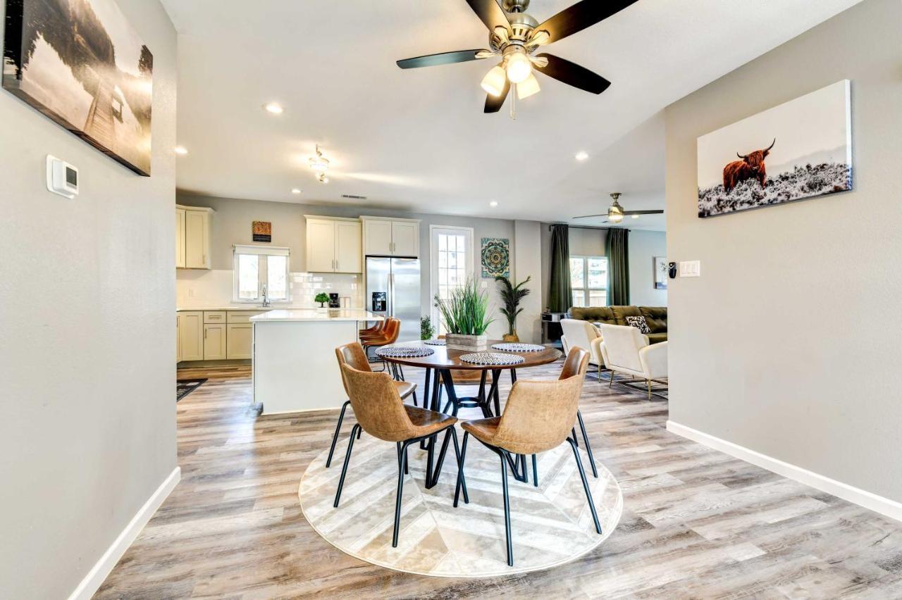 Holiday home With Yard 2 Mi To Atandt Stadium! Arlington