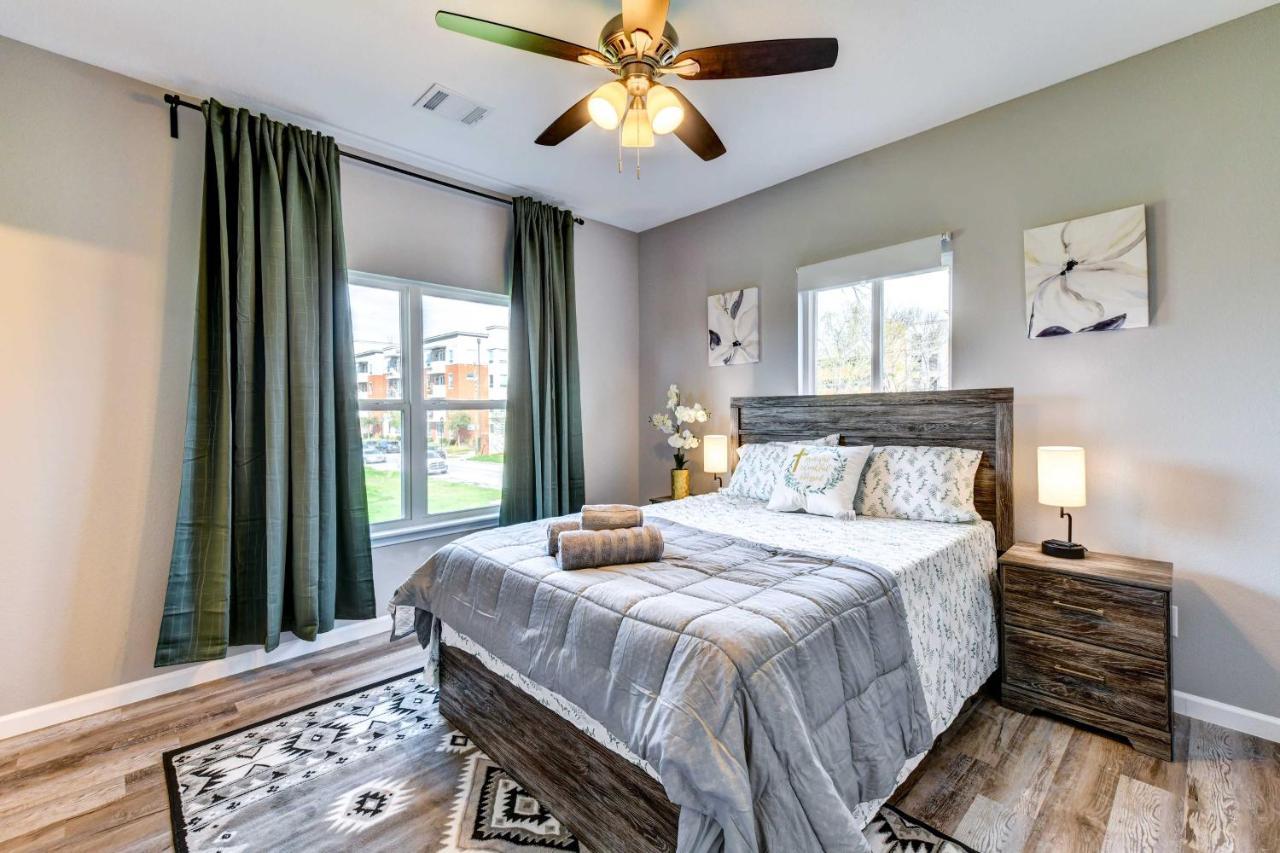With Yard 2 Mi To Atandt Stadium! Holiday home Arlington