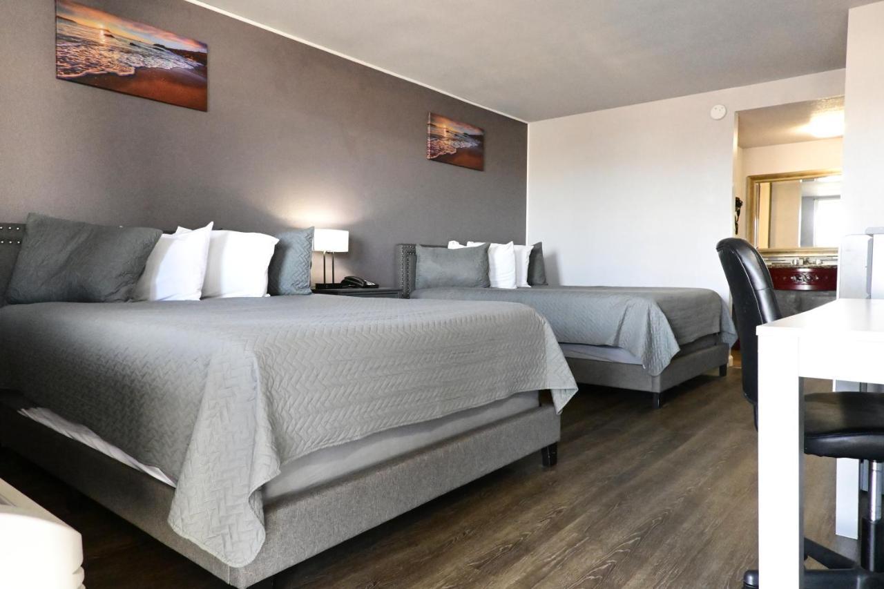 R Nite Star And -home Of The Cowboys & Rangers Hotel 3*