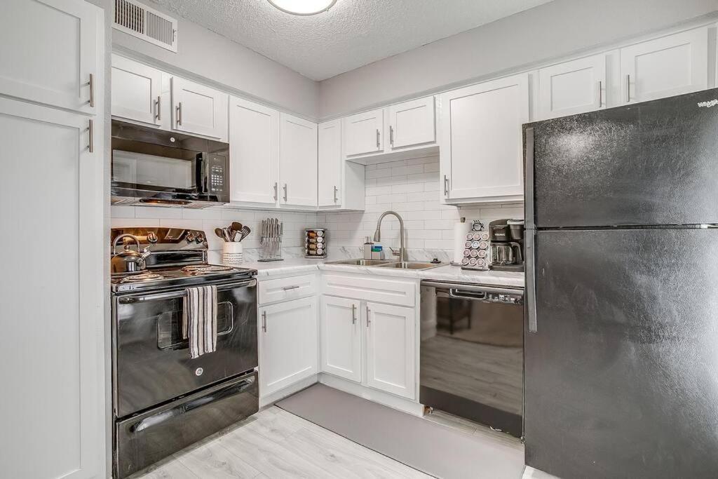 King Bed Wifi Washer Dryer 4k Tvs Pets Allowed Apartment *