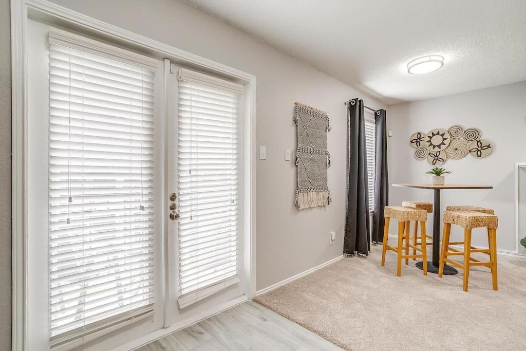 King Bed Wifi Washer Dryer 4k Tvs Pets Allowed * Arlington
