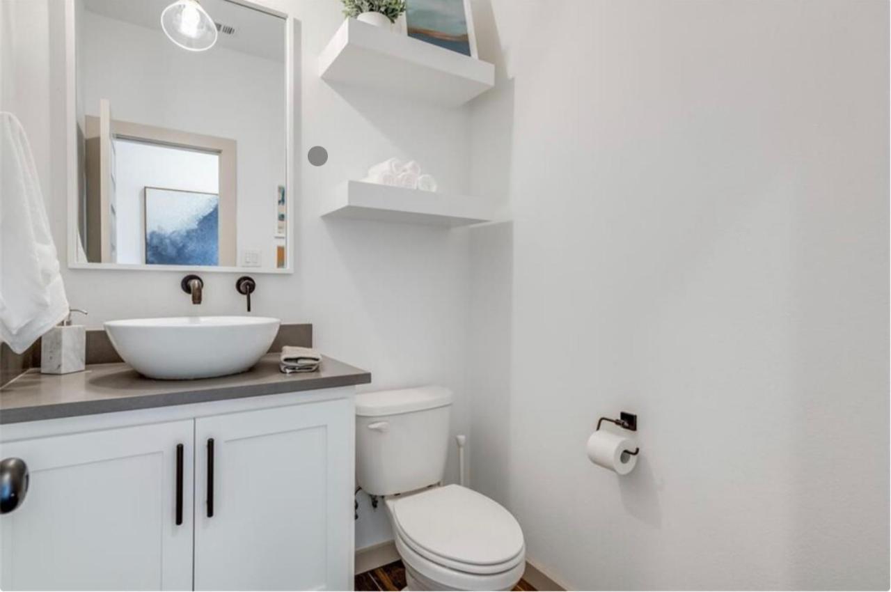 Stylish Townhome Near At&t Stadium, Globe Life, Six Flags & Holiday home *