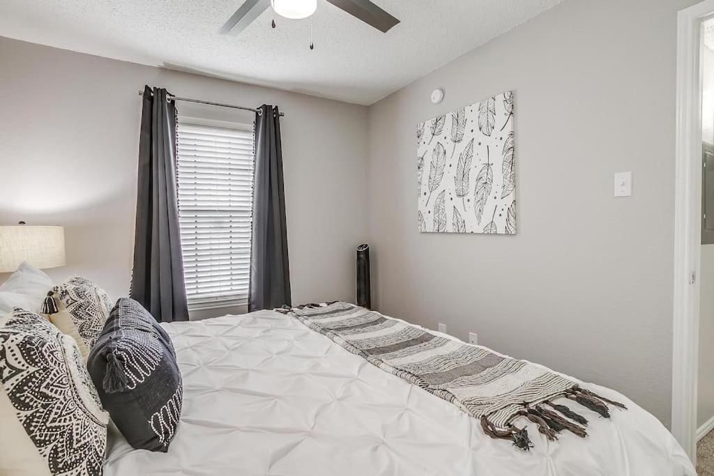 King Bed Wifi Washer Dryer 4k Tvs Pets Allowed Arlington