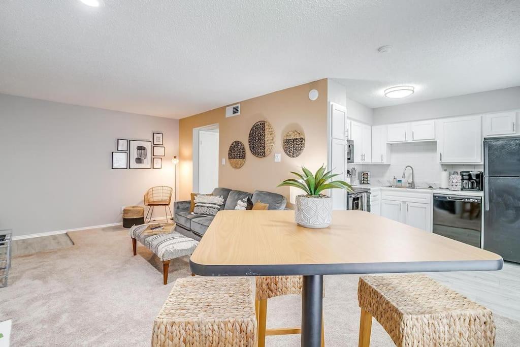King Bed Wifi Washer Dryer 4k Tvs Pets Allowed * Arlington