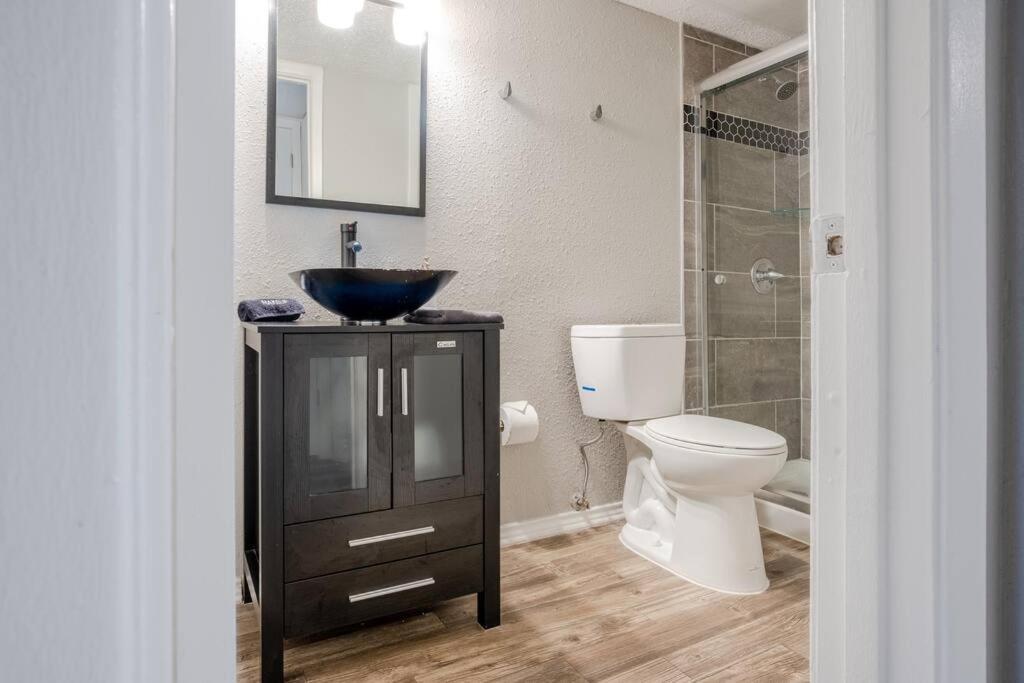 Stylish 1br Steps Away From At&t Stadium Apartment Arlington