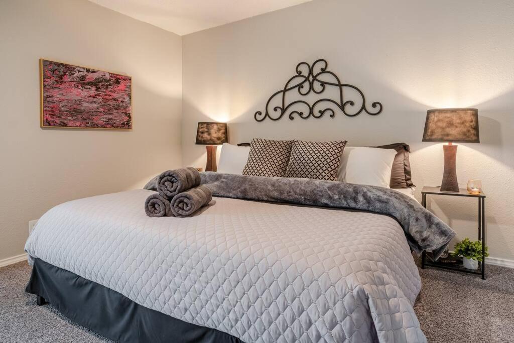 Stylish 1br Steps Away From At&t Stadium *