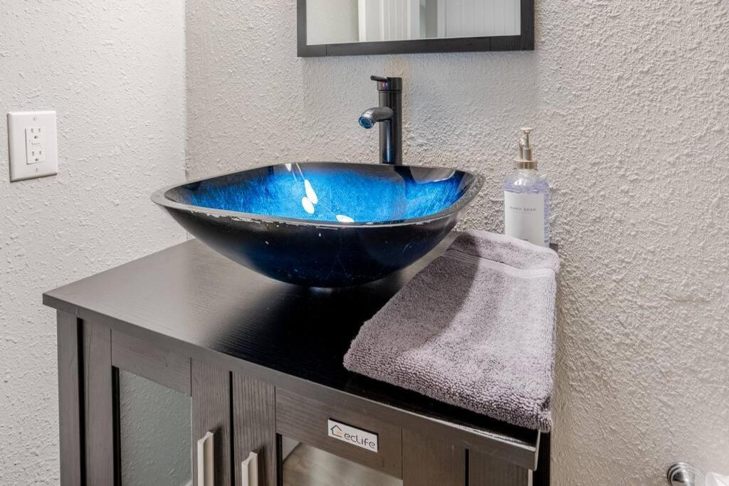 Stylish 1br Steps Away From At&t Stadium Apartment *