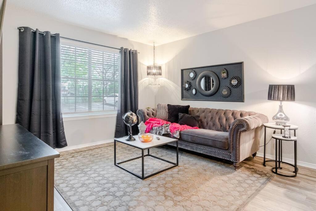 Stylish 1br Steps Away From At&t Stadium