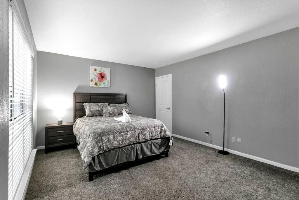Chic 3br Apt Near At&t Stadium With Pool + Parking Apartment Arlington