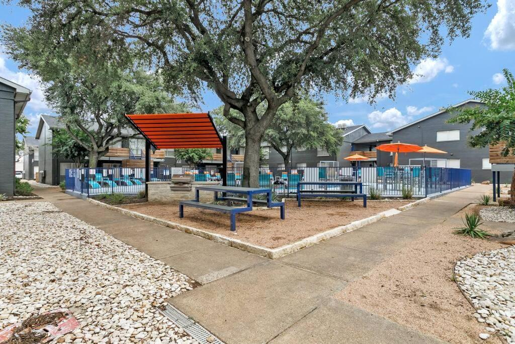 Apartment Chic 3br Apt Near At&t Stadium With Pool + Parking