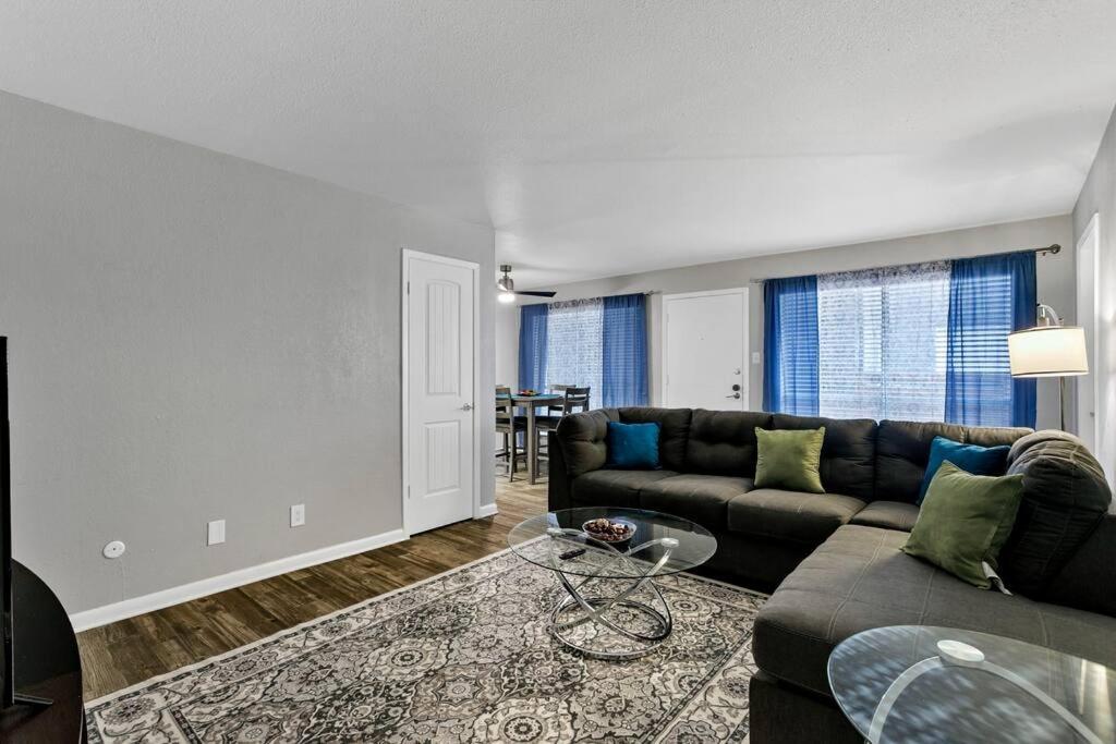 Chic 3br Apt Near At&t Stadium With Pool + Parking Arlington