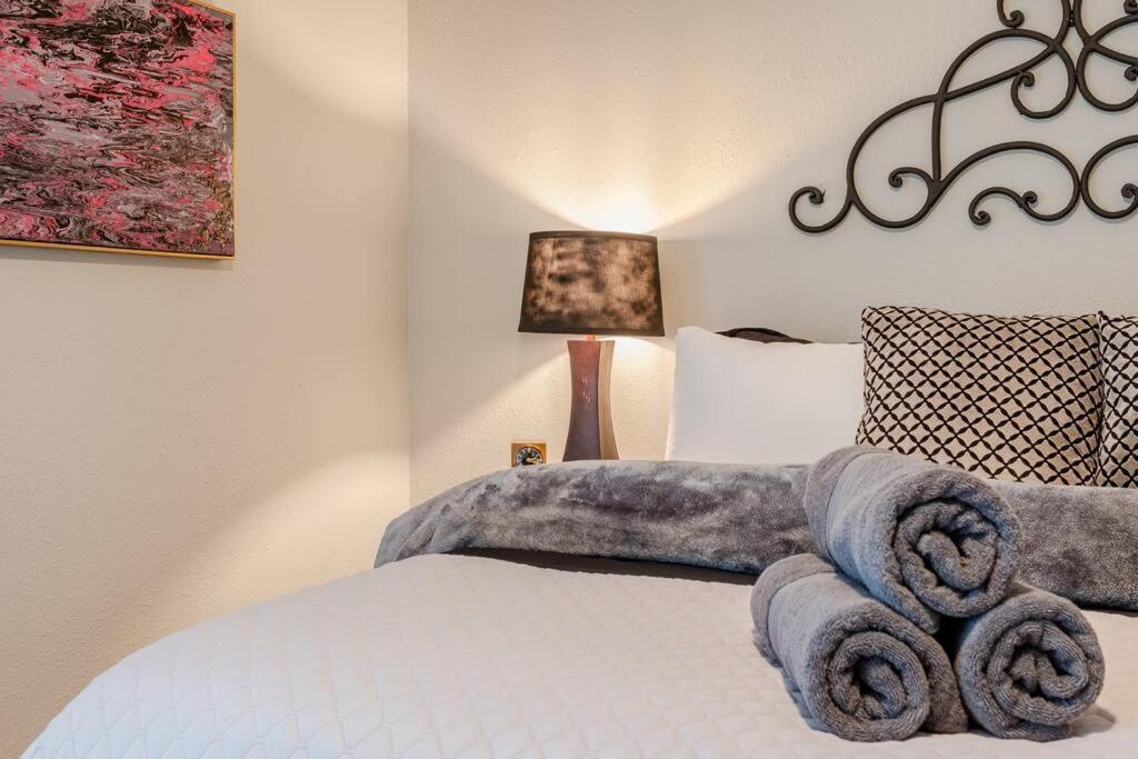 Apartment Stylish 1br Steps Away From At&t Stadium *