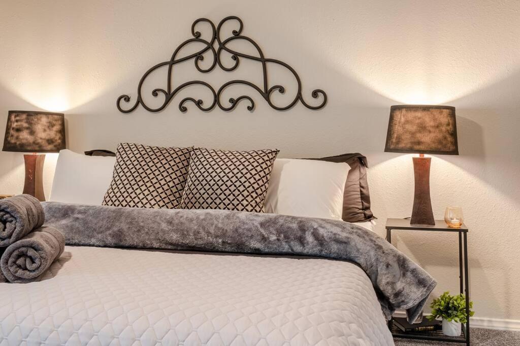 Stylish 1br Steps Away From At&t Stadium Apartment *