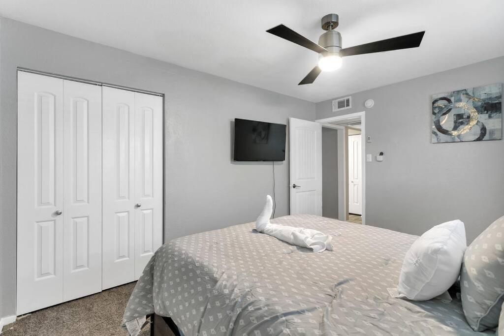 Chic 3br Apt Near At&t Stadium With Pool + Parking * Arlington