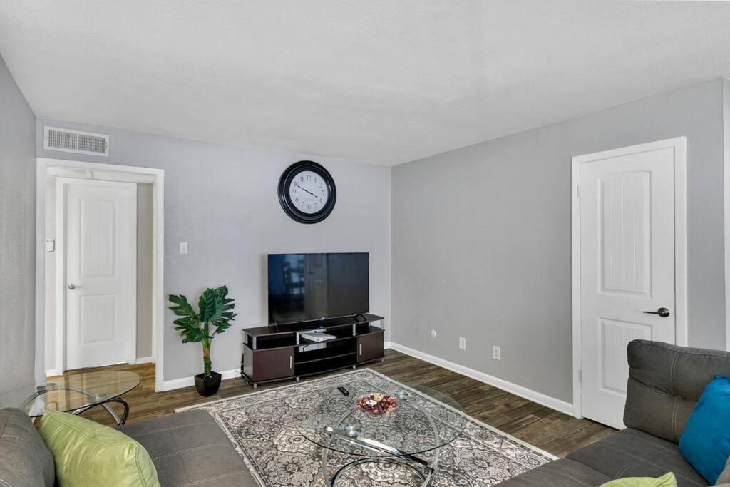 Apartment Chic 3br Apt Near At&t Stadium With Pool + Parking
