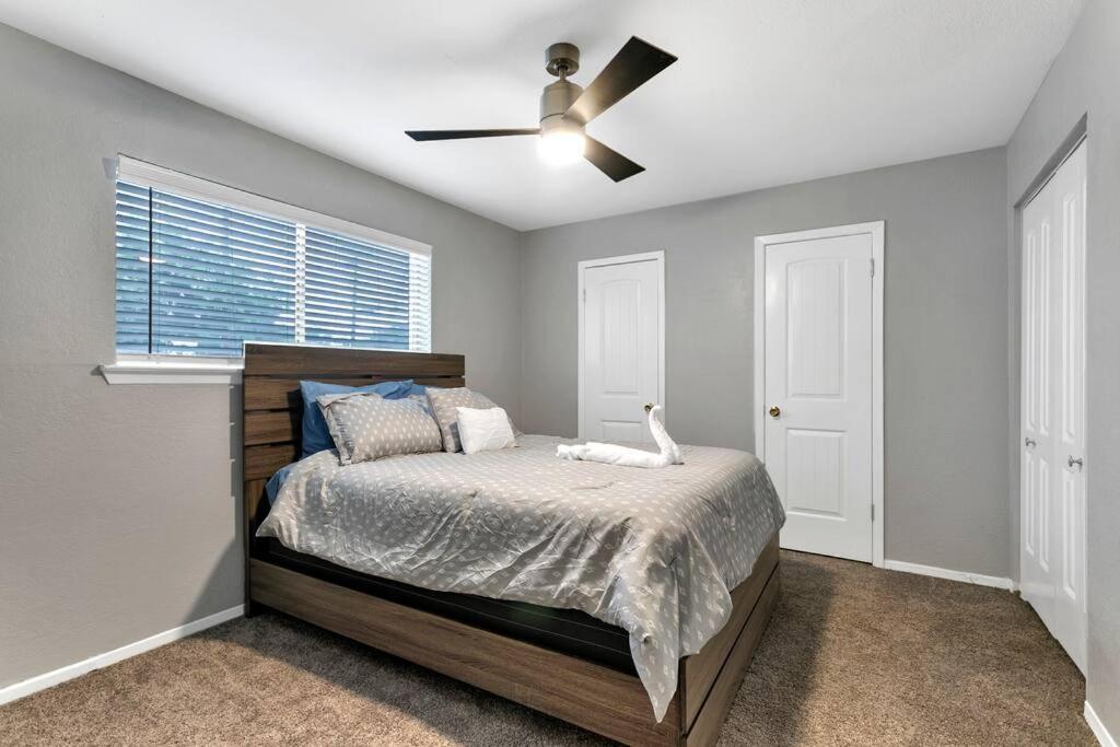 Apartment Chic 3br Apt Near At&t Stadium With Pool + Parking